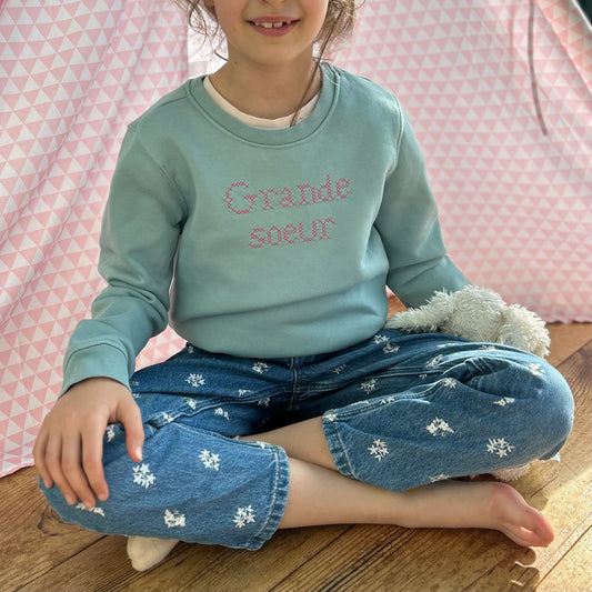 Sweat grande soeur et future grande soeur point de croix