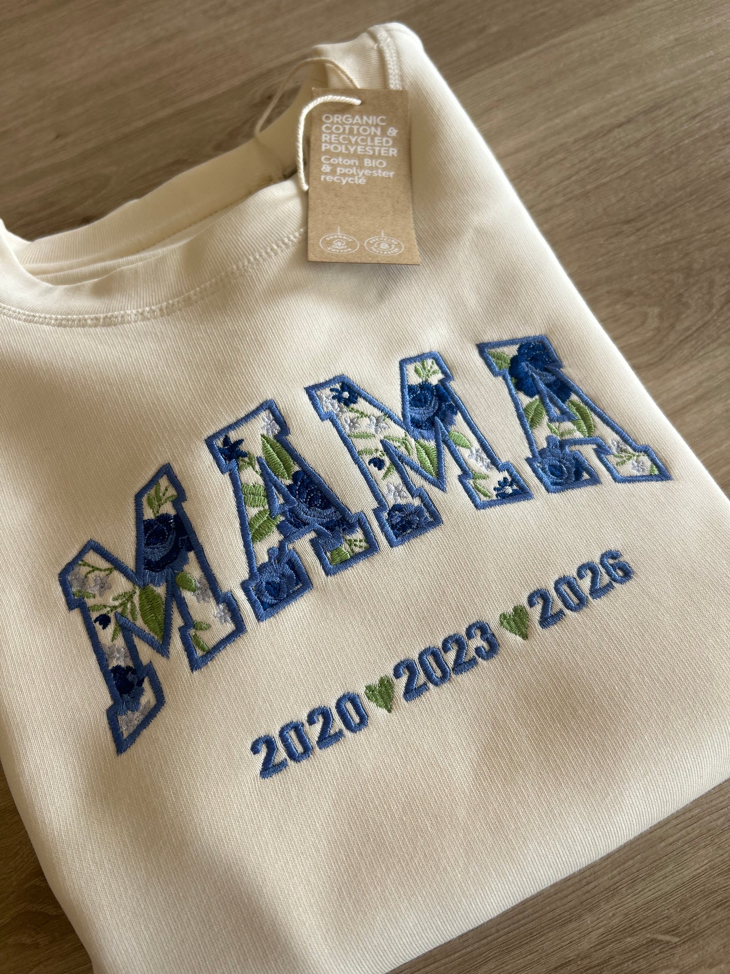 Sweat Maman personnalisé (dates et coeurs)