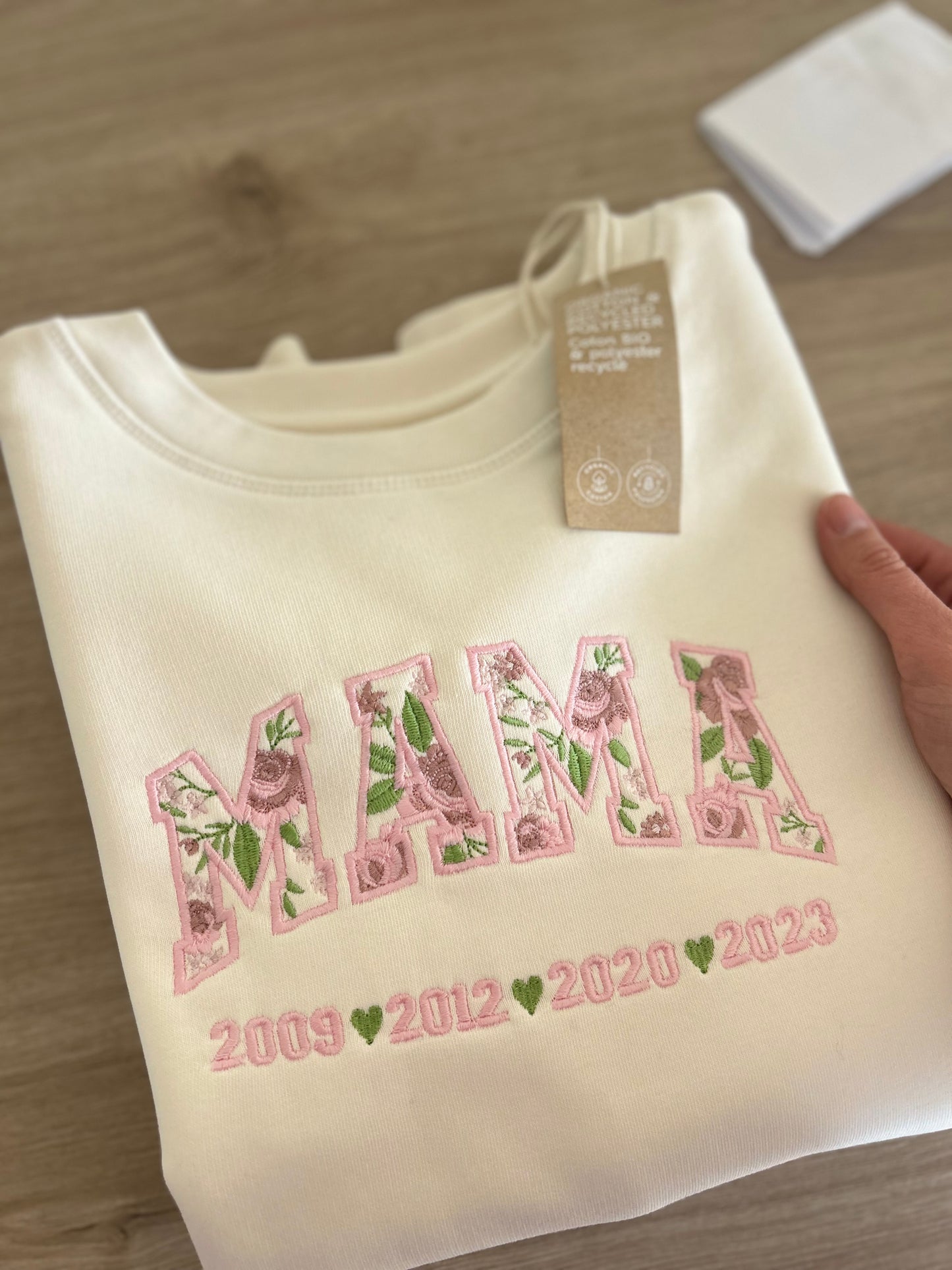 Sweat Maman personnalisé (dates et coeurs)