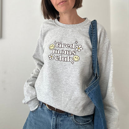 Sweat brodé Tired Moms Club
