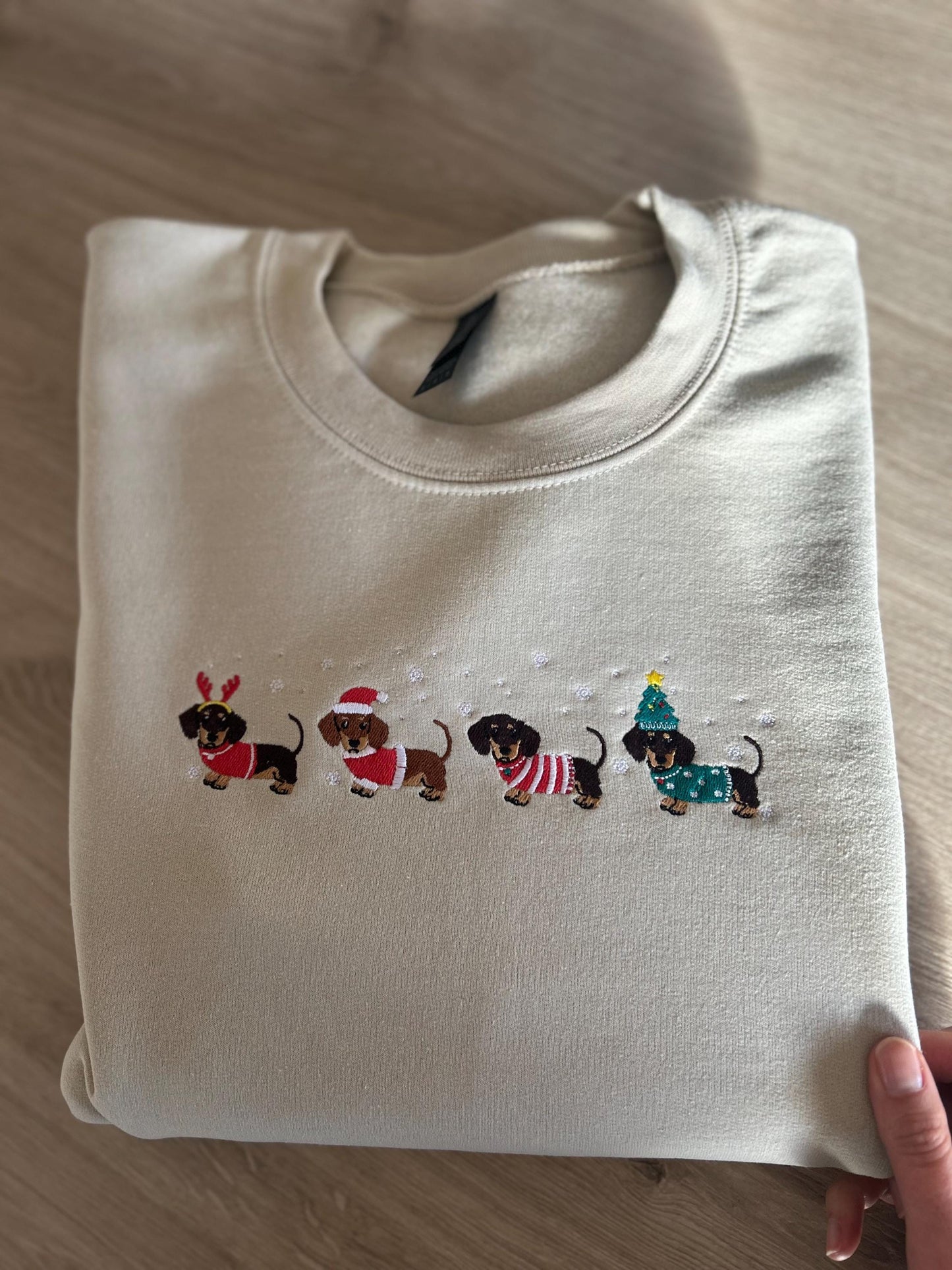Sweat pull hiver Noël brodé avec teckels