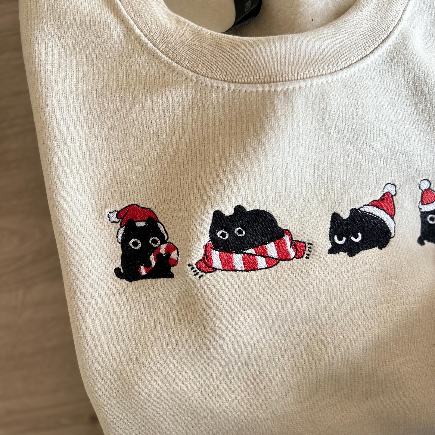 Sweat pull hiver Noël brodé avec chats