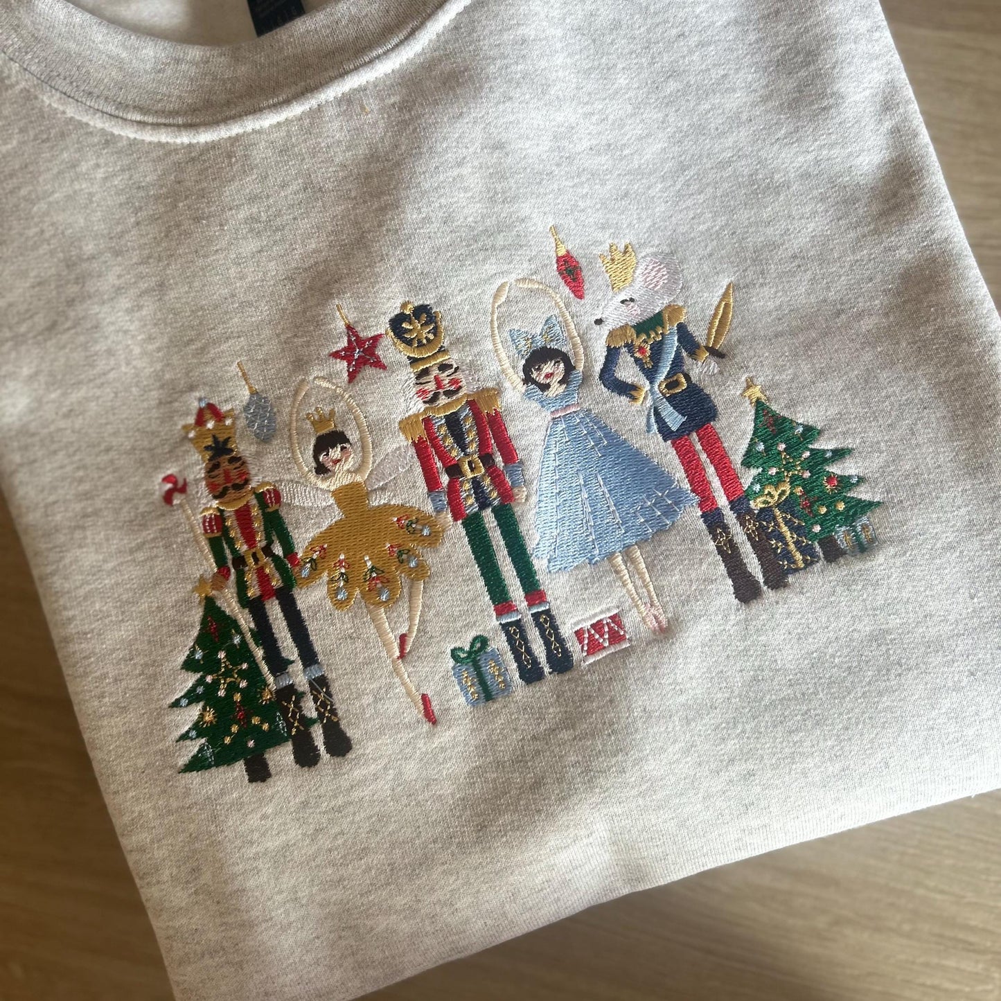 Sweat pull hiver Noël brodé Casse-Noisette  cadeau personnalisable