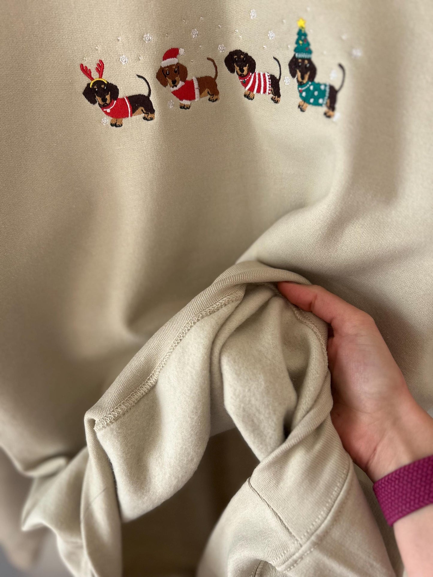 Sweat pull hiver Noël brodé avec teckels