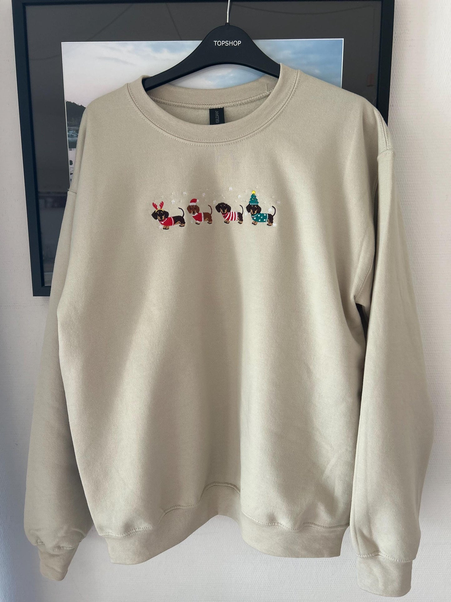 Sweat pull hiver Noël brodé avec teckels