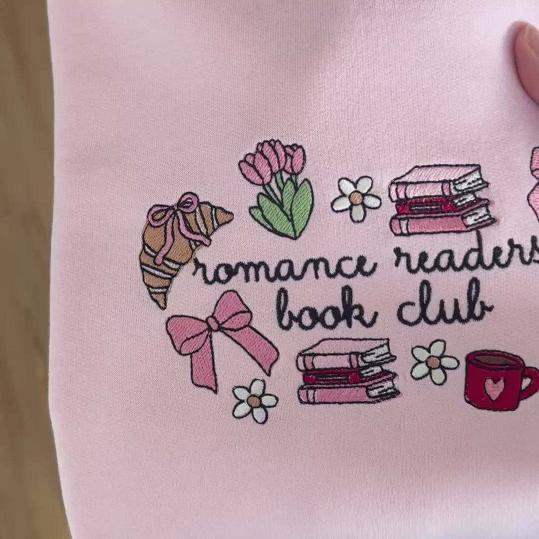 sweat brode femme avec livres fleurs tasse de café