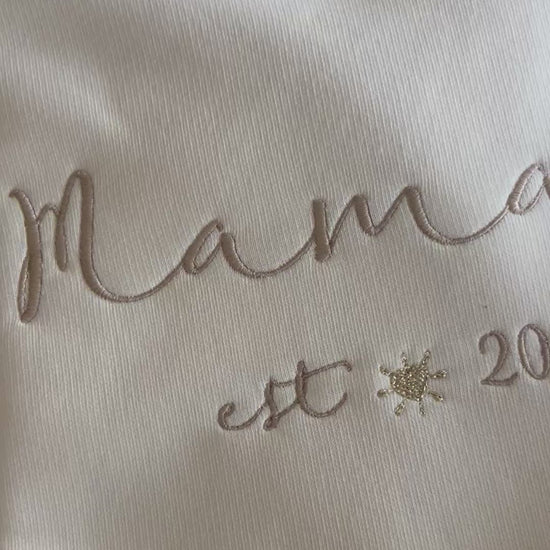 Vidéo de sweat maman personnalisé brodé