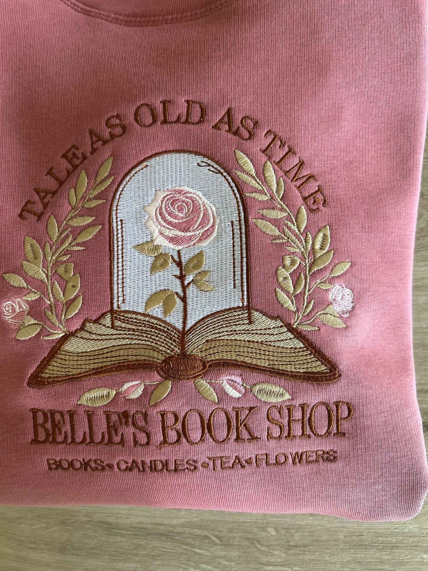 Sweat Disney femme Belle et la bête détail sweat brodé femme