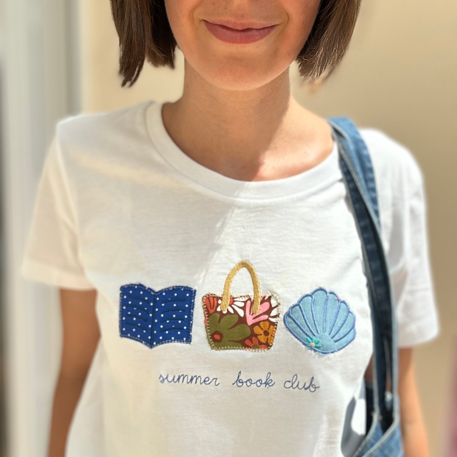 tshirt summer book club brodé pour l'été